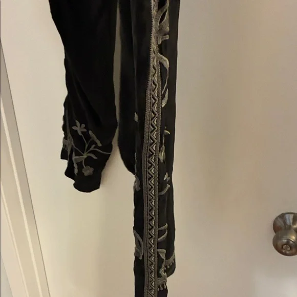 NWT Johnny Was Biya Black Adventura Cargo Pants with Floral Embroidery size 2 - Picture 10 of 15